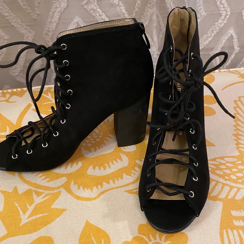 Chinese Laundry black lace up front stacked heel - Picture 2 of 5